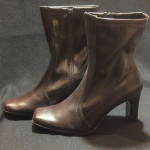 Maripe Hepburn Coffee Women's Size 8W Ankle Boots 2" heel